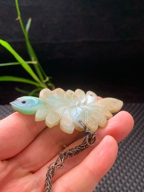 古玩玉器清代天然翡翠雕“花卉佩”拍賣,當(dāng)前價(jià)格3500元