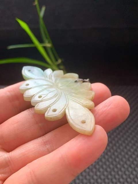 古玩玉器清代天然翡翠雕“花卉佩”拍賣,當(dāng)前價(jià)格3500元