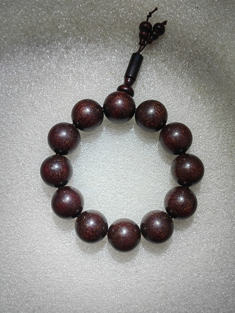 古玩雜項(xiàng)紫檀金星珠串拍賣,當(dāng)前價(jià)格298元