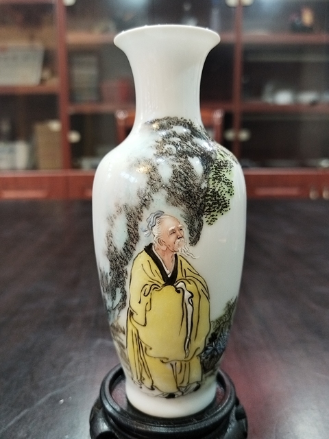古玩陶瓷粉彩人物故事紋撇口瓶拍賣，當前價格3000元