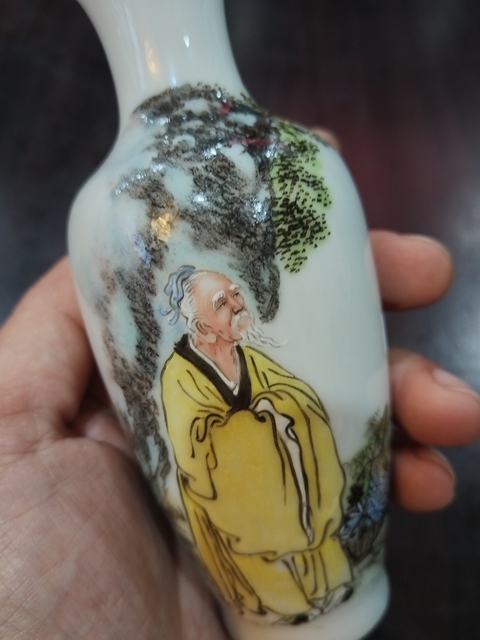 古玩陶瓷粉彩人物故事紋撇口瓶拍賣，當前價格3000元