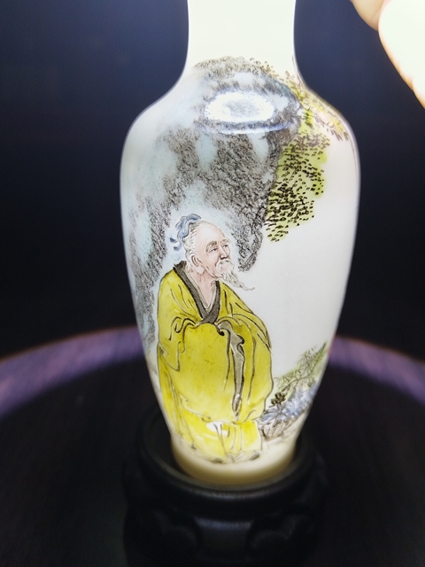 古玩陶瓷粉彩人物故事紋撇口瓶拍賣，當前價格3000元
