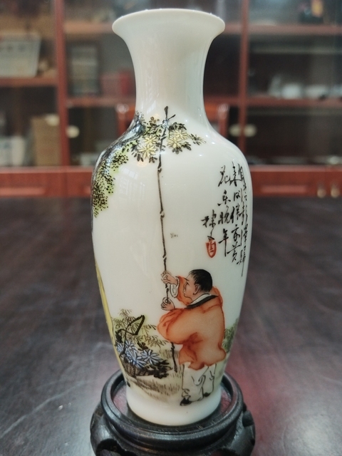 古玩陶瓷粉彩人物故事紋撇口瓶拍賣，當前價格3000元