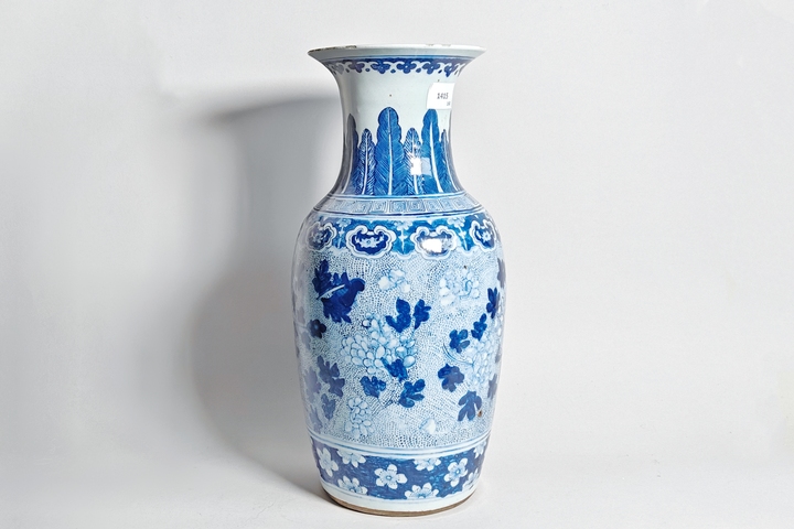 古玩陶瓷清晚期·青花蕉葉如意大葉牡丹紋羅漢瓶拍賣,當前價格6000元
