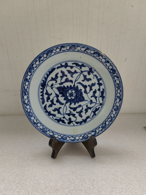 古玩陶瓷青花纏枝花卉紋盤拍賣,當前價格450元