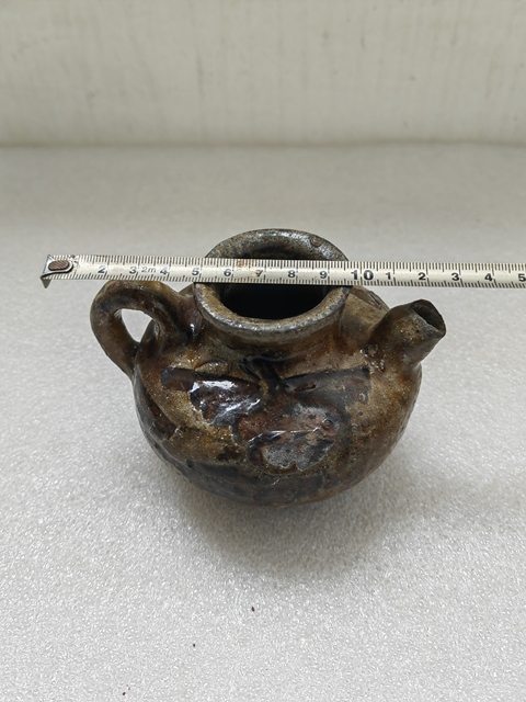 古玩陶瓷褐釉刻花執壺拍賣,當前價格580元