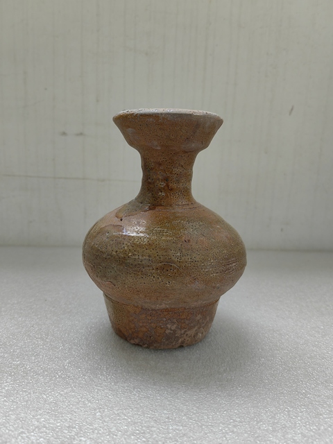 古玩陶瓷黃綠釉盤口瓶拍賣，當前價格980元