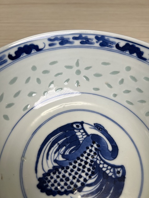 古玩陶瓷清晚期 青花團鶴紋玲瓏瓷碗（康熙官窯款）拍賣，當前價格2500元