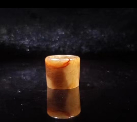 古玩玉器清代和田玉雕“素紋扳指”拍賣(mài)，當(dāng)前價(jià)格15000元