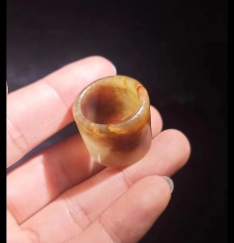 古玩玉器清代和田玉雕“素紋扳指”拍賣(mài)，當(dāng)前價(jià)格15000元