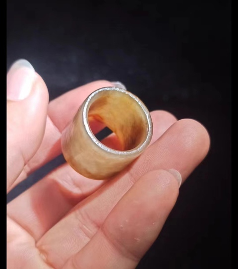 古玩玉器清代和田玉雕“素紋扳指”拍賣(mài)，當(dāng)前價(jià)格15000元