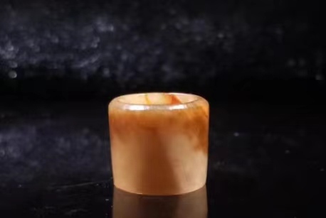 古玩玉器清代和田玉雕“素紋扳指”拍賣(mài)，當(dāng)前價(jià)格15000元