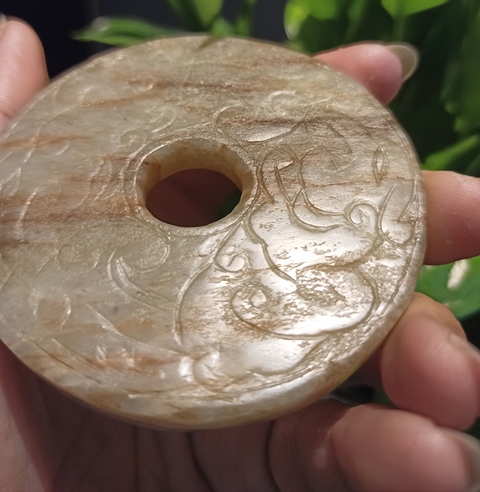古玩玉器明代滿沁和田玉雕“魚化龍紋璧”拍賣,當前價格26800元