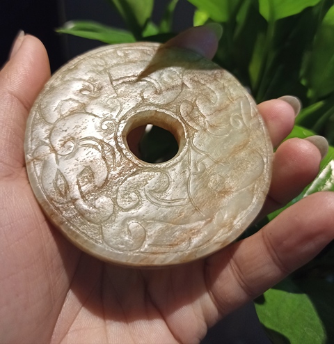 古玩玉器明代滿沁和田玉雕“魚化龍紋璧”拍賣,當前價格26800元