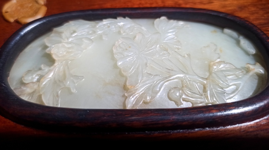 古玩玉器收藏級清代精工和田玉雕“花卉瓦佩”拍賣,當前價格25800元