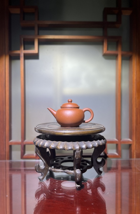 【精品紫砂壺·平桃作別煙-孟臣款】水平紫砂壺拍賣，當前價格17000元