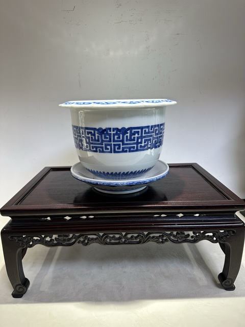 古玩陶瓷青花龍紋花盆真品鑒賞圖