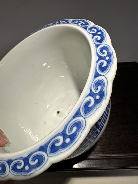 古玩陶瓷青花龍紋花盆真品鑒賞圖