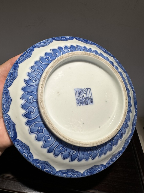 古玩陶瓷青花龍紋花盆真品鑒賞圖