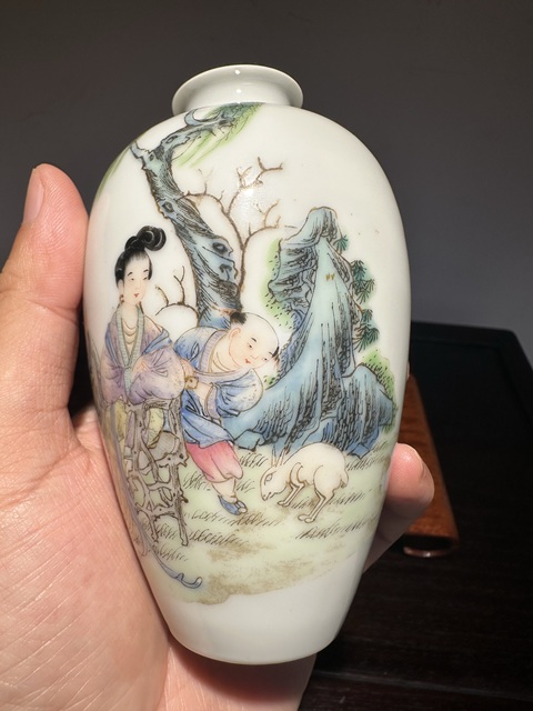古玩陶瓷粉彩人物教子圖梅瓶真品鑒賞圖