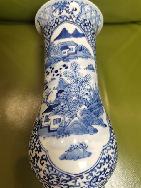 古玩陶瓷青花瓶真品鑒賞圖