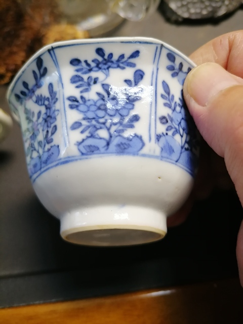 古玩陶瓷青花洞石花卉紋八方杯真品鑒賞圖