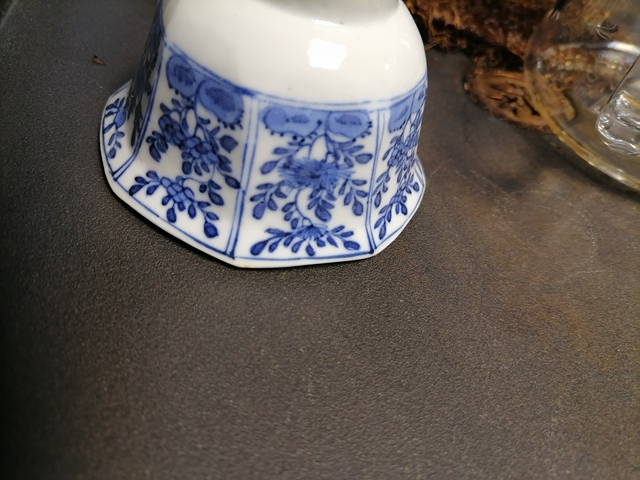 古玩陶瓷青花洞石花卉紋八方杯真品鑒賞圖