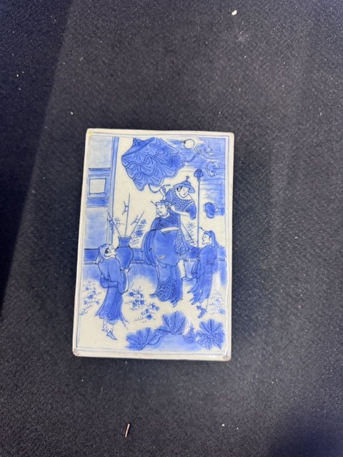 古玩陶瓷人物紋青花蓋盒真品鑒賞圖
