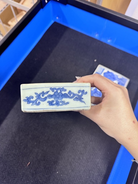 古玩陶瓷人物紋青花蓋盒真品鑒賞圖