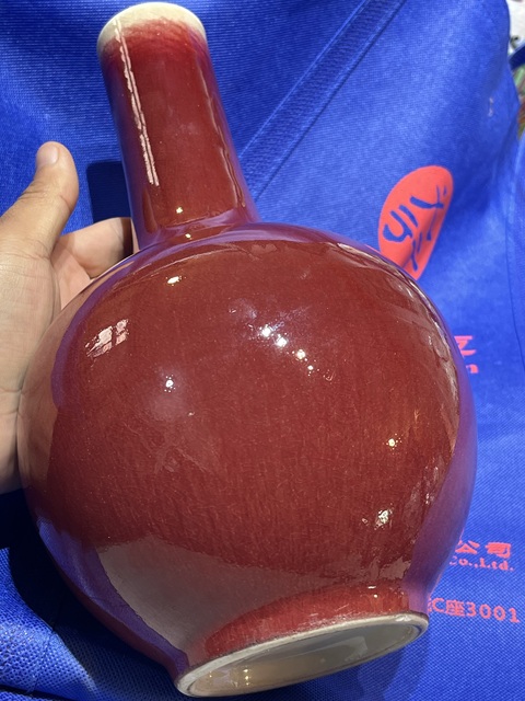 古玩陶瓷紅釉瓶真品鑒賞圖