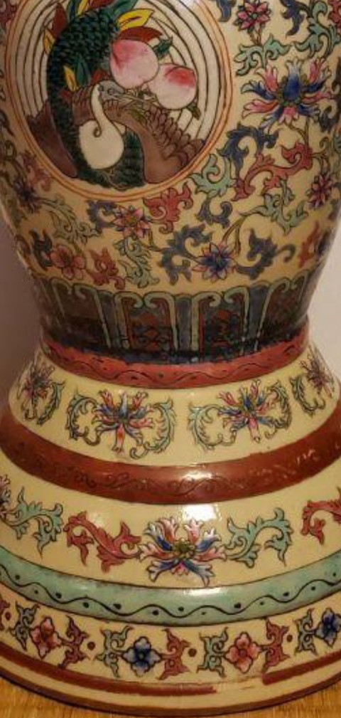 古玩陶瓷粉彩開光鳳穿牡丹圖撇口瓶真品鑒賞圖