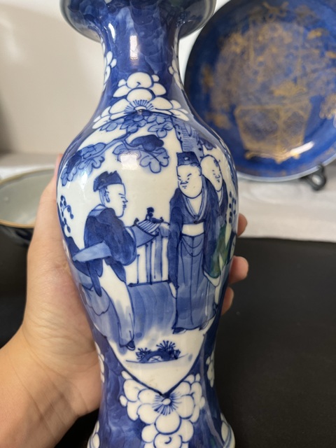 古玩陶瓷青花人物故事紋觀音瓶真品鑒賞圖