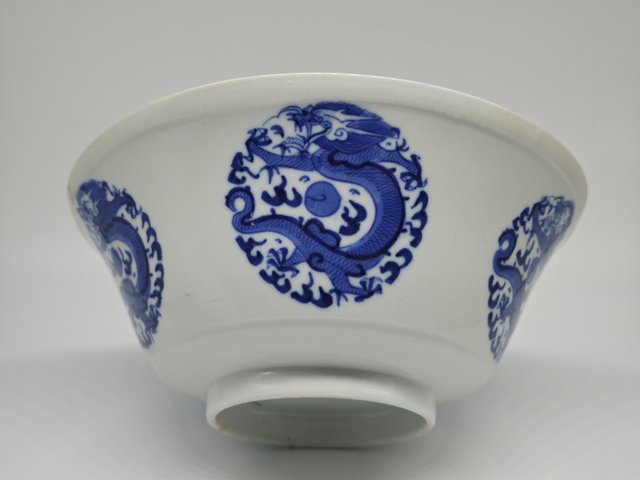 古玩陶瓷青花團龍紋碗拍賣，當前價格2500元