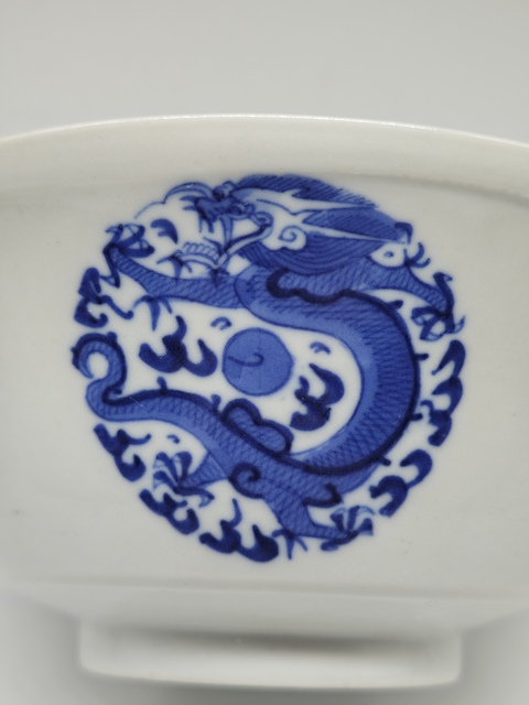 古玩陶瓷青花團龍紋碗拍賣，當前價格2500元