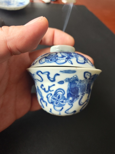 古玩陶瓷青花獅子繡球紋蓋杯 真品鑒賞圖