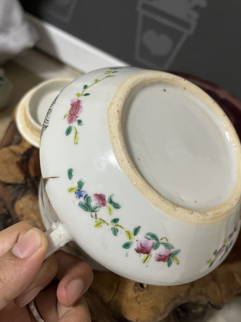 古玩陶瓷粉彩花蝶海燕圖茶壺真品鑒賞圖