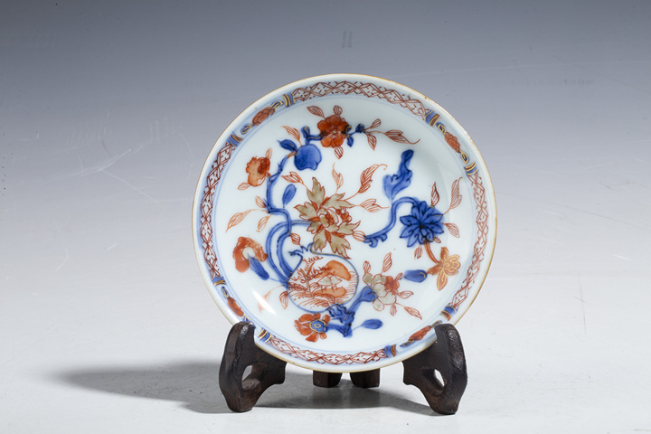 古玩陶瓷清康熙·青花礬紅描金花卉開窗山水紋碟拍賣，當前價格1200元