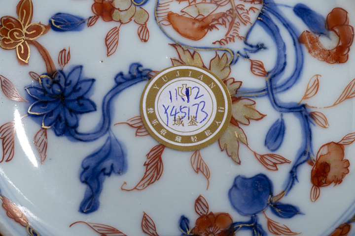 古玩陶瓷清康熙·青花礬紅描金花卉開窗山水紋碟拍賣，當前價格1200元