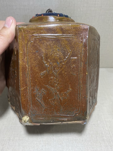 古玩陶瓷褐釉花卉紋六方茶葉罐拍賣，當(dāng)前價(jià)格580元