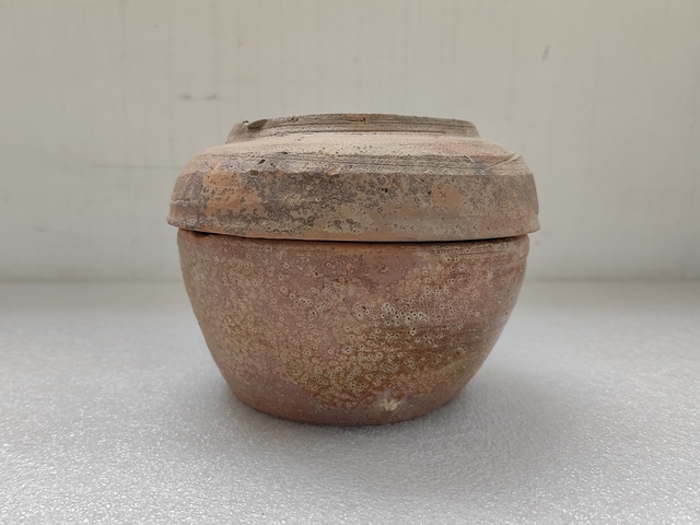 古玩陶瓷黃釉蓋盒拍賣,當前價格480元