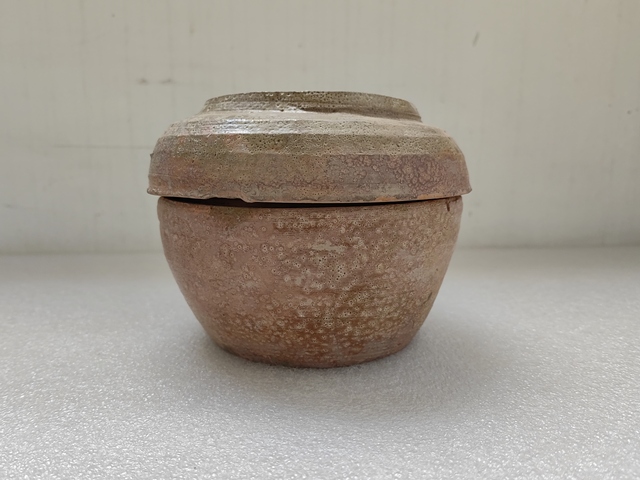 古玩陶瓷黃釉蓋盒拍賣,當前價格480元