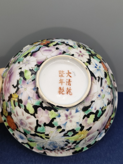 古玩陶瓷民國,墨地粉彩百花不落地茶碗拍賣,當(dāng)前價(jià)格1600元