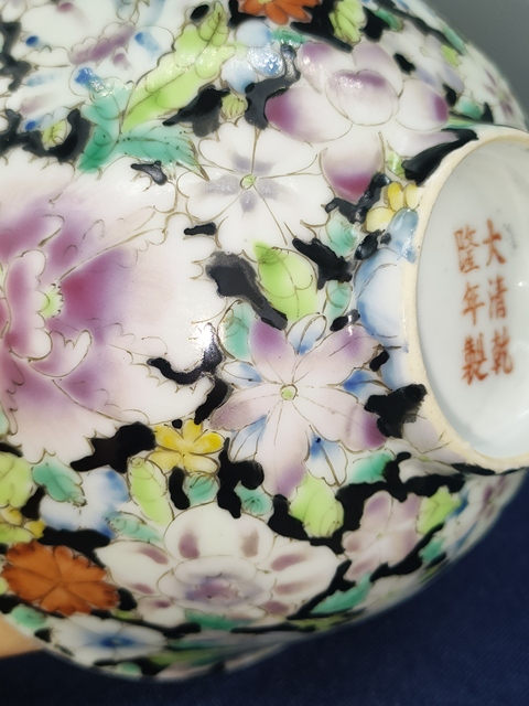 古玩陶瓷民國,墨地粉彩百花不落地茶碗拍賣,當(dāng)前價(jià)格1600元
