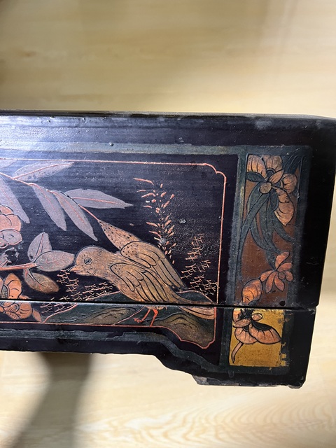 古玩雜項(xiàng)清代花鳥彩繪漆木盒拍賣,當(dāng)前價(jià)格5000元