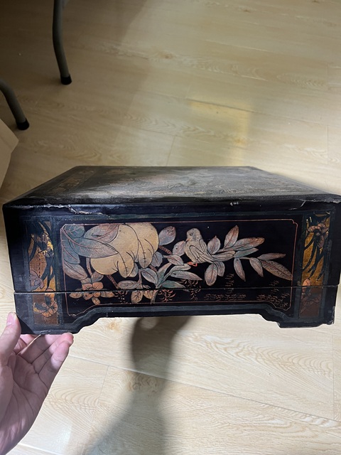 古玩雜項(xiàng)清代花鳥彩繪漆木盒拍賣,當(dāng)前價(jià)格5000元