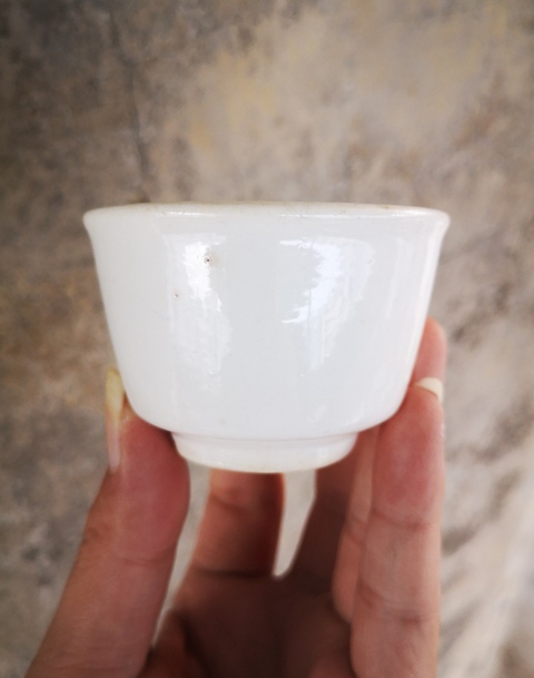 古玩陶瓷清代.甜白釉唇口杯（飲茶利器）拍賣，當前價格200元