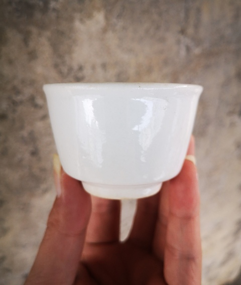 古玩陶瓷清代.甜白釉唇口杯（飲茶利器）拍賣，當前價格200元