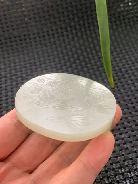 古玩玉器清代和田玉雕“鳳鳴在竹”帶扣拍賣，當(dāng)前價(jià)格9000元
