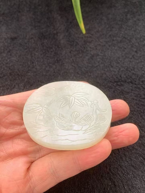 古玩玉器清代和田玉雕“鳳鳴在竹”帶扣拍賣，當(dāng)前價(jià)格9000元