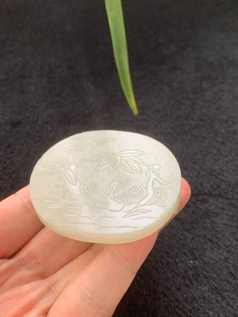 古玩玉器清代和田玉雕“鳳鳴在竹”帶扣拍賣，當(dāng)前價(jià)格9000元
